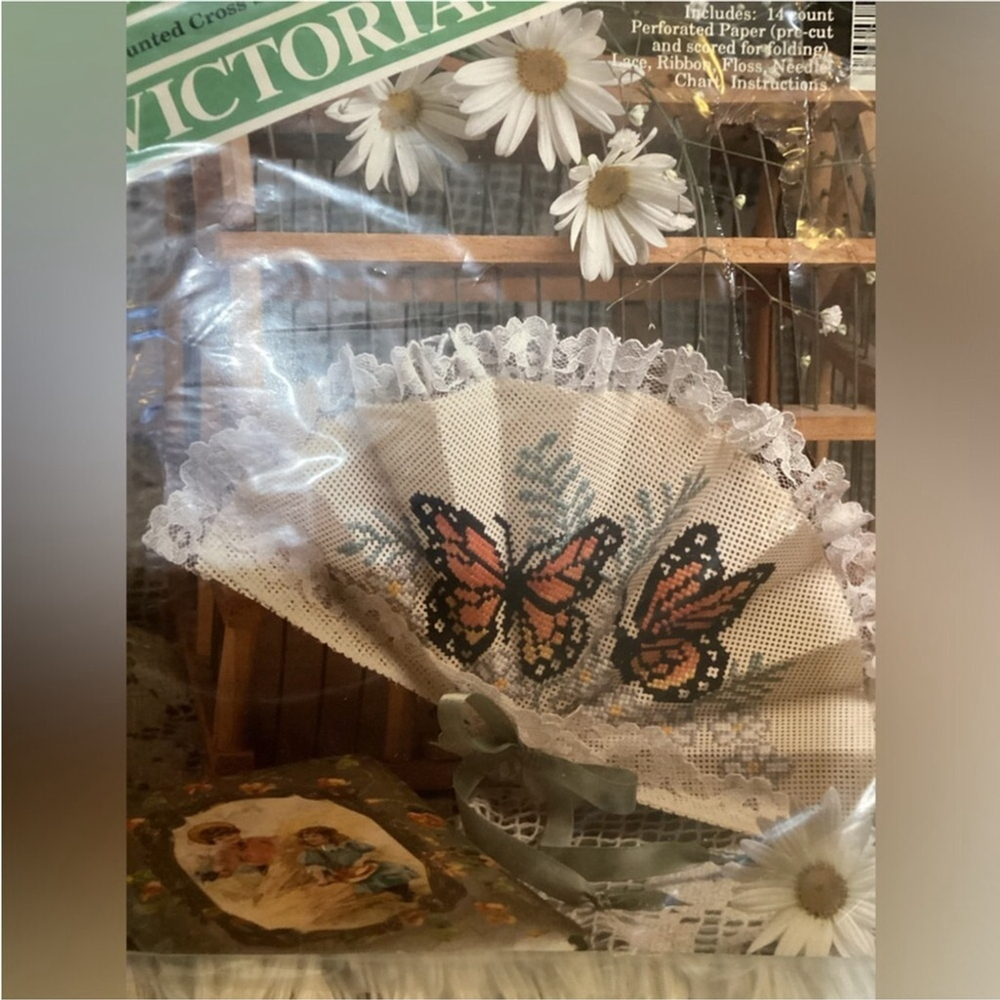 Banar Designs Victorian Fan counted cross stitch with perforated paper - Picture 4 of 5
